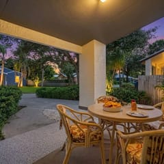 Modern Hacienda: Your Sarasota Home Away From Home - 3-Bedroom | Dog-Friendly | Fenced Backyard | Beach Gear Included | 10 Min to Downtown