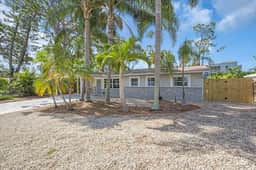 4BR Pool Home Downtown & Lido Beach Pet Friendly