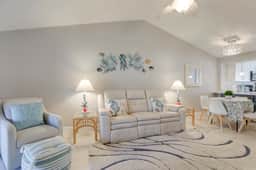 Bradenton 2BR Condo w/ Pool | Minutes to Holmes Beach & AMI