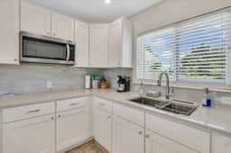 Coastal Studio Getaway|5 Min to Beach|Pool