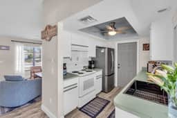 Florida Sunhouse – Lanai Living & Heated Pool