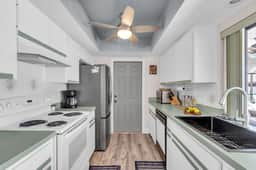 Florida Sunhouse – Lanai Living & Heated Pool