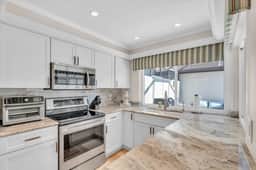 Glen Oaks Villa Getaway w/ Htd Pool