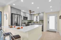 Lido Beachfront Condo | Ocean + Downtown Views
