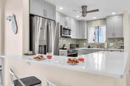 Lido Beachfront Condo | Ocean + Downtown Views