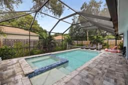 Salt pool, long stays welcome, 4BR  home