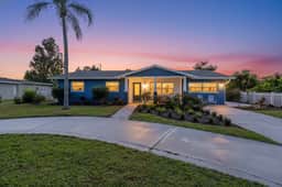 Bikes, Pickleball + Fire Pit | Near Siesta Key & Downtown