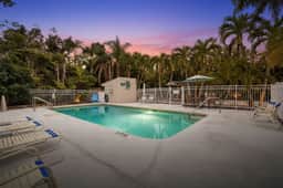 NEW LISTING Relax at Redwood II, Close to Siesta Key Beach, Pool