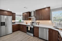 The Ringling House - Sarasota's Best-Located Home - 3 bedrooms. Sleeps 7. Downtown walkable. Legacy Trail at your door. Lido Key Beach 4.5 miles away.