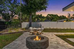 The Ringling House - Sarasota's Best-Located Home - 3 bedrooms. Sleeps 7. Downtown walkable. Legacy Trail at your door. Lido Key Beach 4.5 miles away.