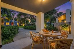 Modern Hacienda: Your Sarasota Home Away From Home - 3-Bedroom | Dog-Friendly | Fenced Backyard | Beach Gear Included | 10 Min to Downtown