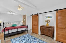 Sapphire Shores Studio | King Bed - Image 3