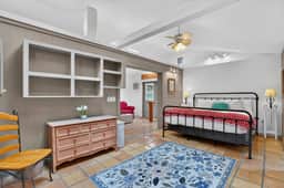 Sapphire Shores Studio | King Bed - Image 2