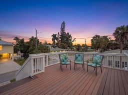 The Sunny Perch | Monthly Stay, 2 Blocks to Beach - Image 2