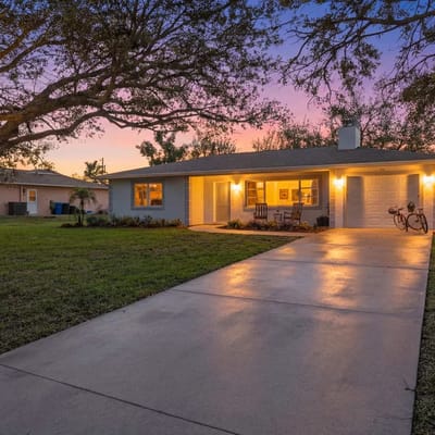 Baycrest Bungalow | Walk to Beaches & Shops on Venice Island