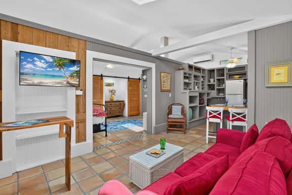 Sapphire Shores Studio | King Bed - Image 1
