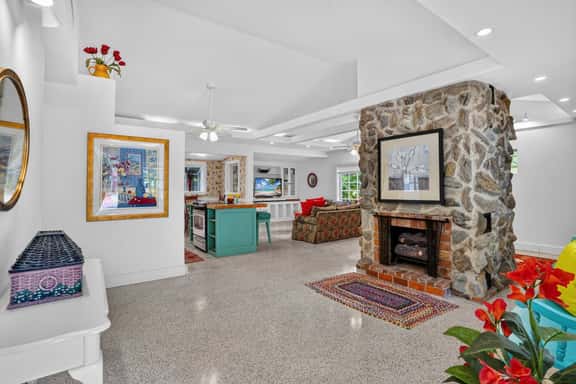 Sapphire Shores House | Sleeps 4 - Image 1