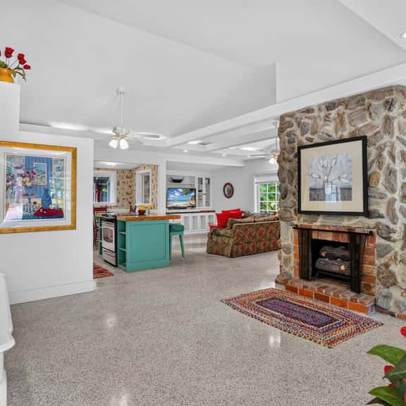 Sapphire Shores House | Sleeps 4 - Image 1