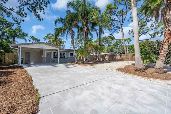 4BR Pool Home Downtown & Lido Beach Pet Friendly
