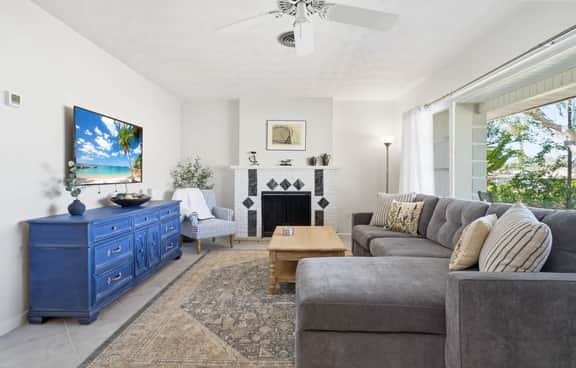 Baycrest Bungalow | Walk to Beaches & Shops on Venice Island
