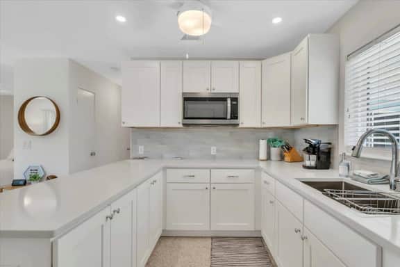 Coastal Studio Getaway|5 Min to Beach|Pool