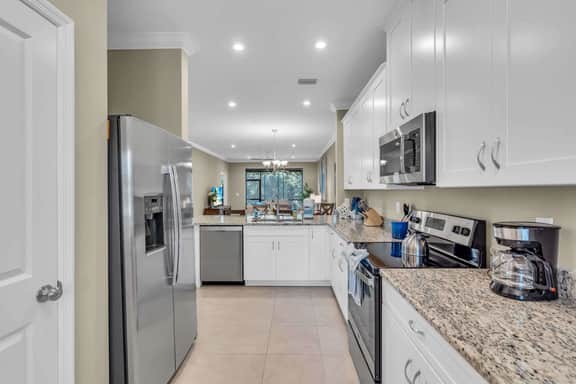 Esplanade Resort Condo w/ Pool, Bar & Garage