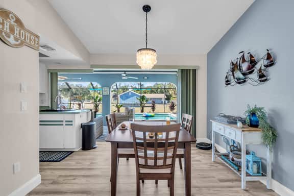Florida Sunhouse – Lanai Living & Heated Pool