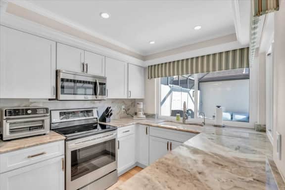 Glen Oaks Villa Getaway w/ Htd Pool