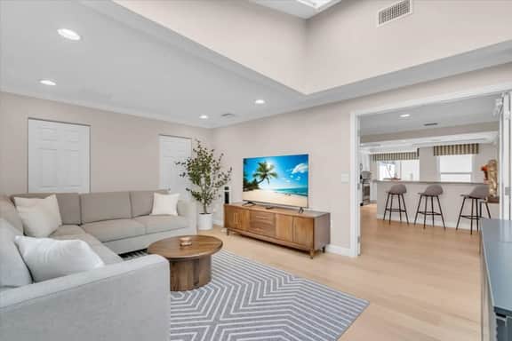 Glen Oaks Villa Getaway w/ Htd Pool