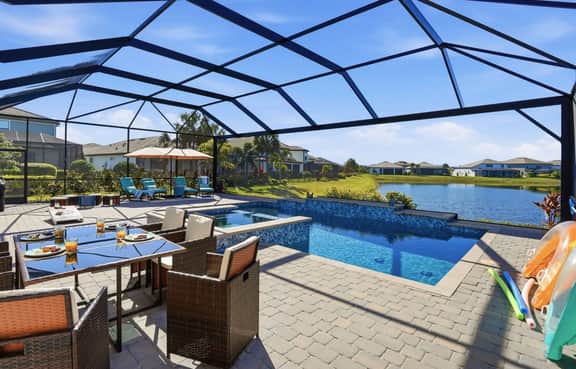Lakewood Ranch Lakeside Retreat  Heated Pool & Spa
