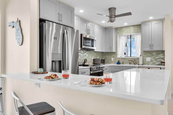 Lido Beachfront Condo | Ocean + Downtown Views