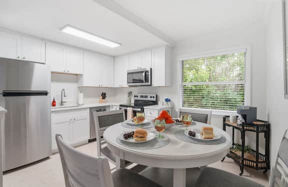 NEW LISTING Relax at Redwood, Close to Siesta Key Beach, Pool