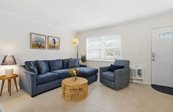 NEW LISTING Relax at Redwood, Close to Siesta Key Beach, Pool