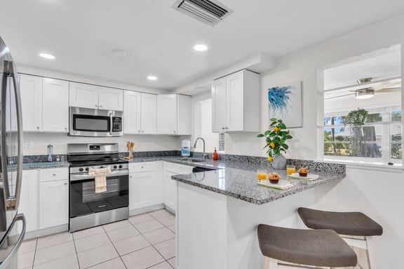 Sarasota Sunhaven – Home Near Beaches!