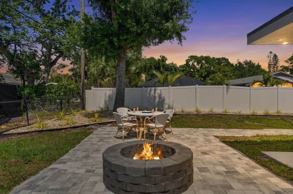 The Ringling House - Sarasota's Best-Located Home - 3 bedrooms. Sleeps 7. Downtown walkable. Legacy Trail at your door. Lido Key Beach 4.5 miles away.