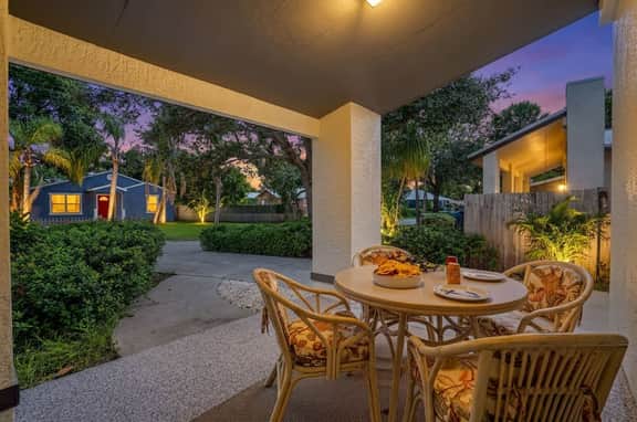Modern Hacienda: Your Sarasota Home Away From Home - 3-Bedroom | Dog-Friendly | Fenced Backyard | Beach Gear Included | 10 Min to Downtown