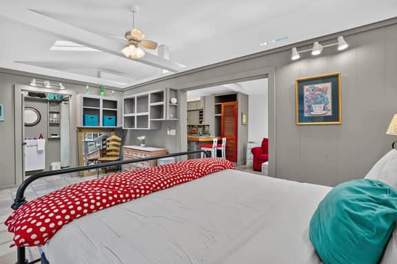 Sapphire Shores Studio | King Bed - Image 2