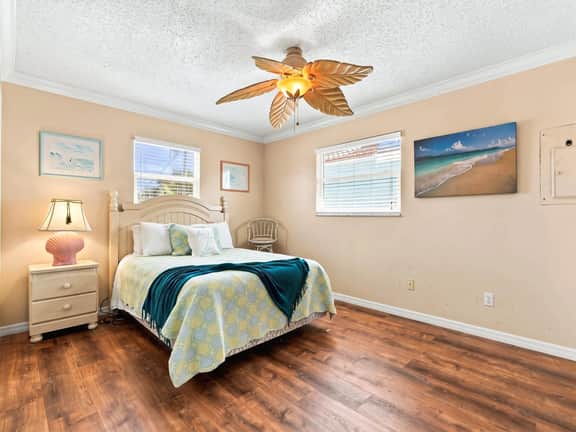 The Sunny Perch | Monthly Stay, 2 Blocks to Beach - Image 5