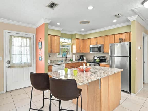 The Sunny Perch | Monthly Stay, 2 Blocks to Beach - Image 4