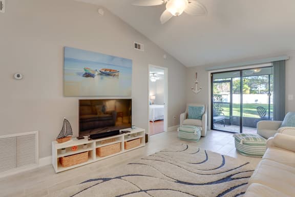 Bradenton 2BR Condo w/ Pool | Minutes to Holmes Beach & AMI