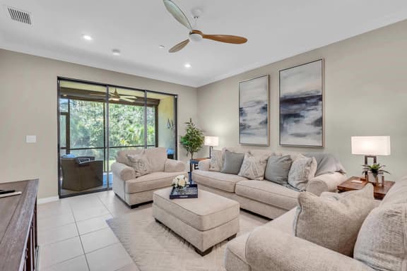 Esplanade Resort Condo w/ Pool, Bar & Garage