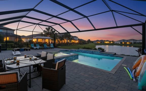 Lakewood Ranch Lakeside Retreat  Heated Pool & Spa