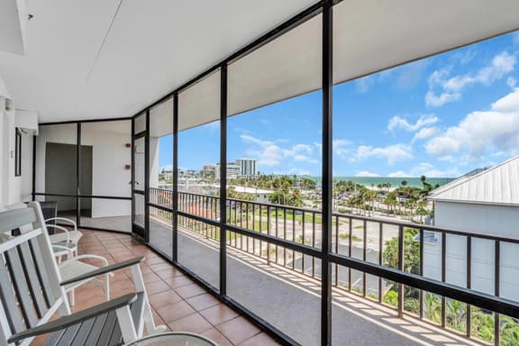 Lido Beachfront Condo | Ocean + Downtown Views