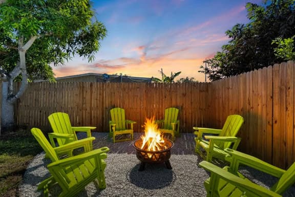 Bikes, Pickleball + Fire Pit | Near Siesta Key & Downtown