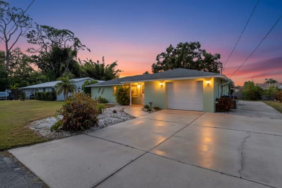 Sarasota Sunhaven – Home Near Beaches!
