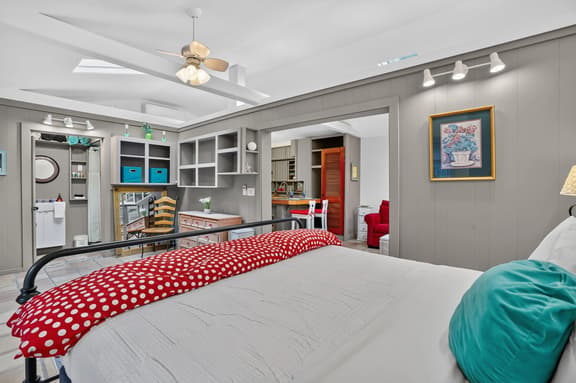 Sapphire Shores Studio | King Bed - Image 1