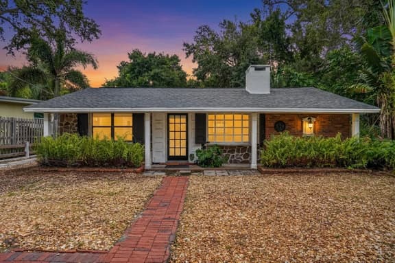Sapphire Shores Collection | Sleeps 6 - Image 1